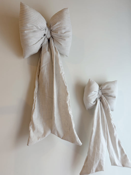 FABRIC BOW - WHITE / NAVY PINSTRIPE